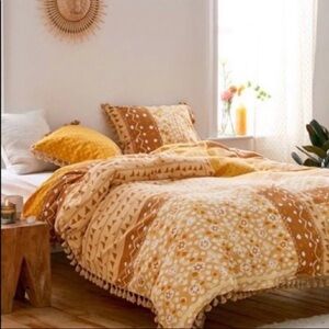New Urban Outfitters Jovita Tassel Full/Queen Duvet Cover and 1 Sham